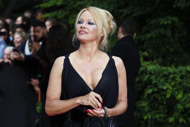 Pamela Anderson Marries Her Bodyguard