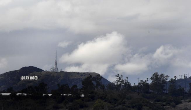 Hollywood Sign Changed to Read 'HOLLYBOOB'