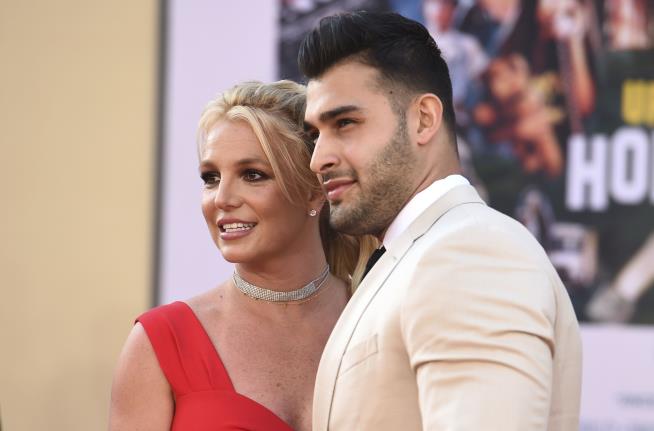 Britney Spears Speaks on the 'Person Living Behind the Lens'