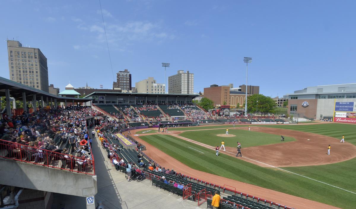 MLB experiments with bigger bases in Triple-A baseball