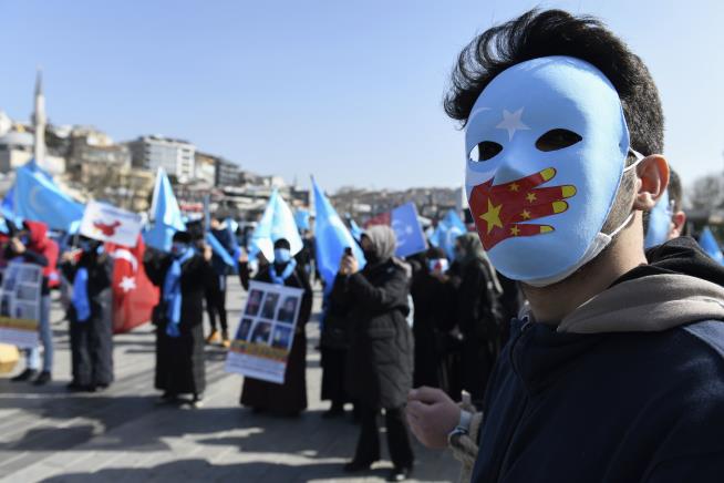 US Sanctions Chinese Officials Over Uighurs