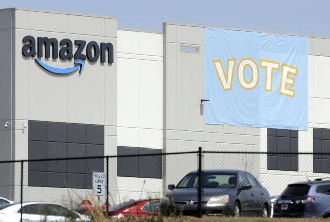 Anti-Union Side Takes Lead in Closely Watched Amazon Vote