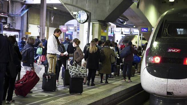 France Looks to Ban Flights Where Short Train Ride Exists