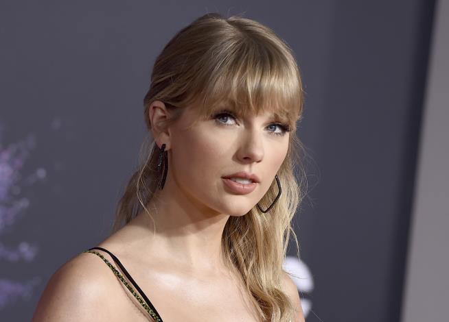 Police: Stalker Tried to Enter Taylor Swift's Apartment