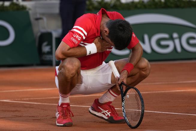 Djokovic Rebounds to Take French Open, Nearing Record