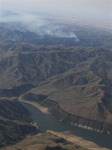 Idaho Blaze Threatens AF Base