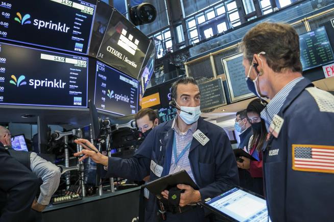 Nasdaq Inches Up to New Record High