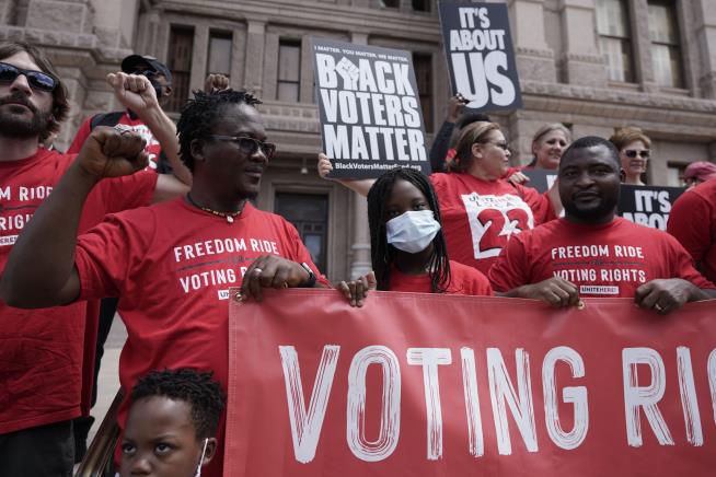 Texas Democrats Flee State to Head Off Voting Laws