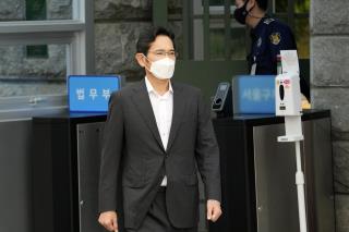 Samsung Boss Leaves Prison Early on Parole