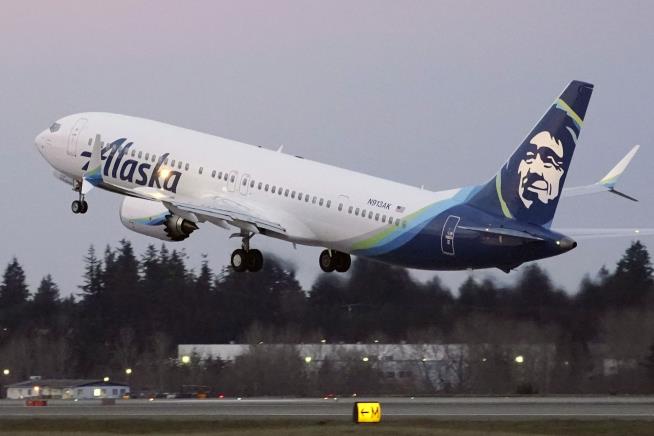 3 Alaska Airlines Employees Die of COVID
