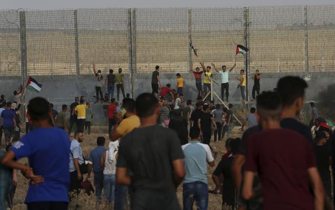 Clash at Border Leaves 24 Palestinians Wounded
