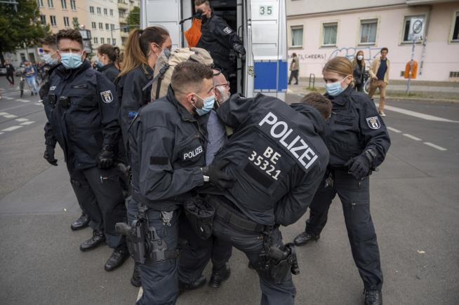 Both Sides on Restrictions Defy Ban to Protest in Berlin