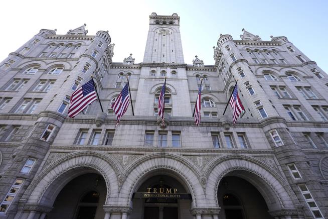 Trump in Talks to Sell Rights on DC Hotel