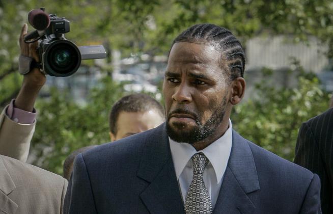 R. Kelly's Defense Team Now Has a Tall Challenge