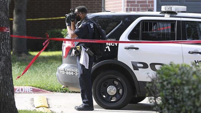 1 Houston Cop Dead, 1 Hurt, Suspect Killed During Arrest