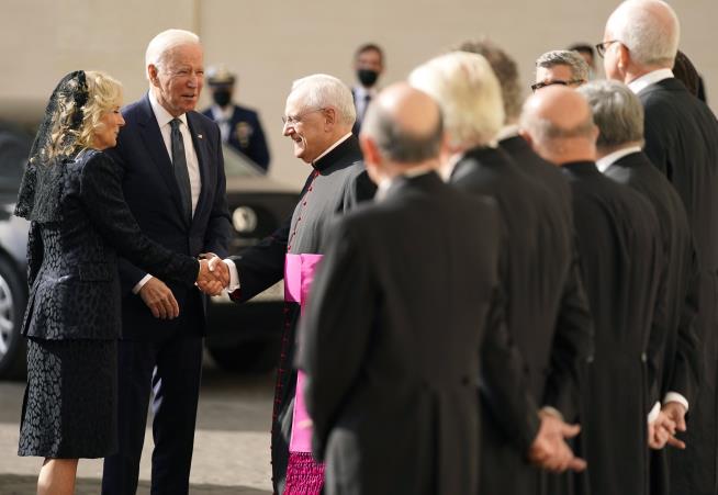 Biden Reunites With Pope in 'Unusually Long' Meeting