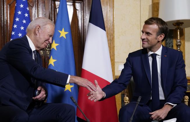 Biden Concedes 'Clumsy' Handling of Deal to Macron