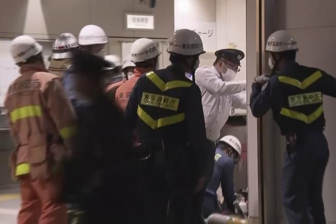 Man Stabs Passengers on Tokyo Train, Sets Fire