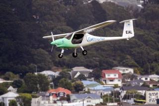Electric Plane Crosses Strait for First Time