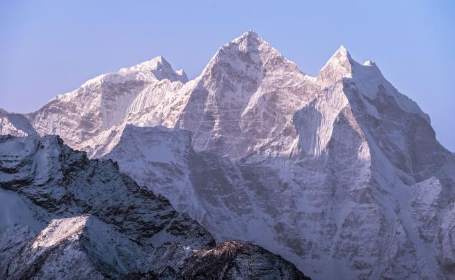 3 Bodies Found Buried on Peak Near Everest