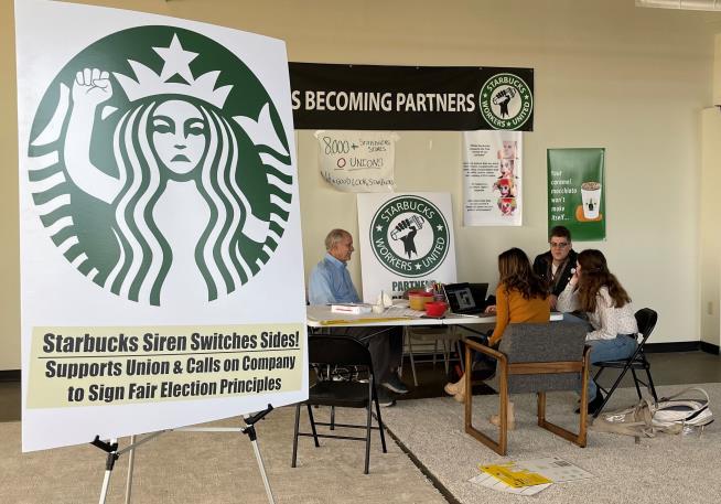 Starbucks Staffers in Buffalo Form First US Union