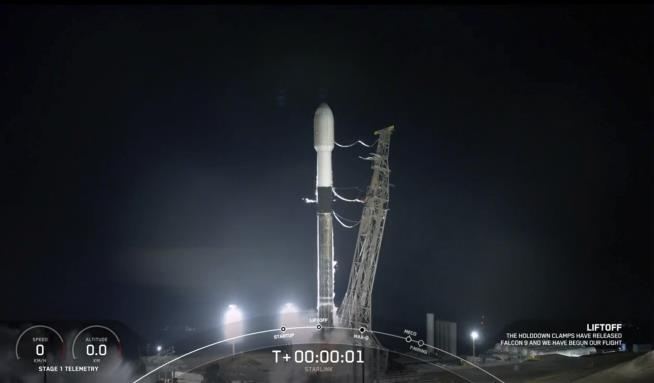 Falcon 9 Launch Sets SpaceX Records