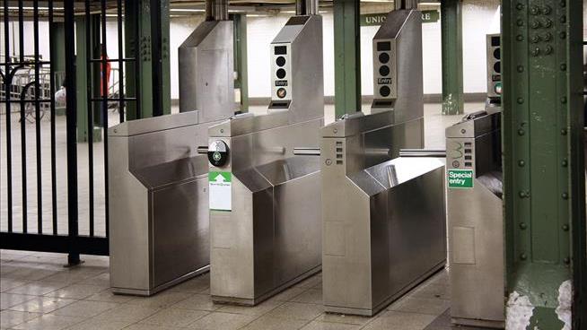 Man's Attempt to Jump NYC Subway Turnstile Kills Him