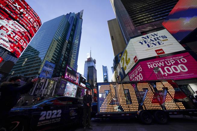 Mom Gets Times Square Billboard: 'Date My Daughter'