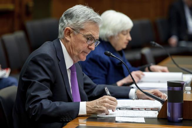 Stocks Slump After Minutes From Fed Meeting Released