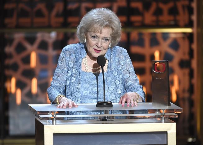 Doctor: Earlier Stroke Caused Betty White's Death