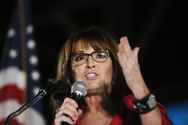 After Testing Positive, Palin Causes a Stir at Restaurants