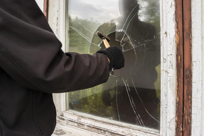 'Extremely Embarrassed' Burglar Gives Homeowners $200