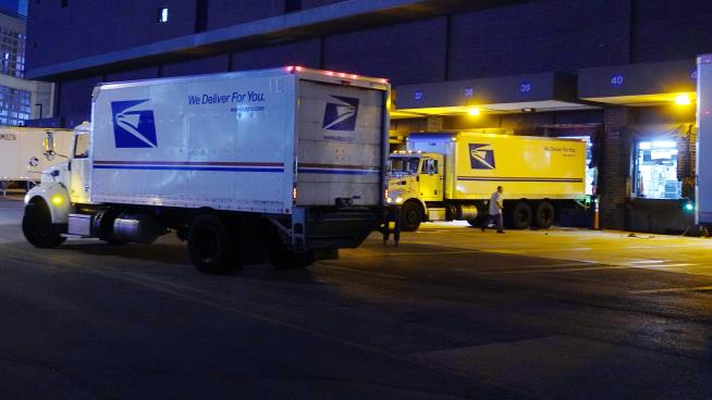 USPS Slammed for Plan to Replace Fleet With Gas Guzzlers