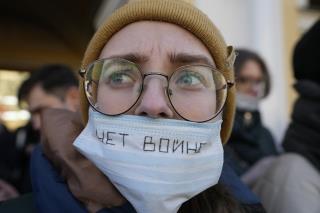 Russians Protest Despite Risks