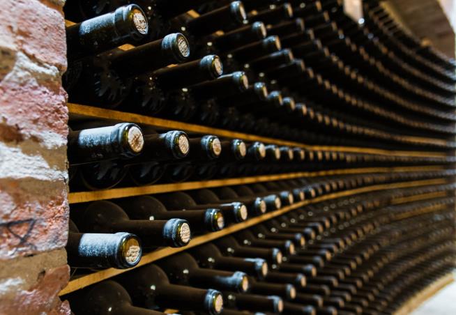 Feds Charge 2 British Men in 'Wine-Based Ponzi Scheme'