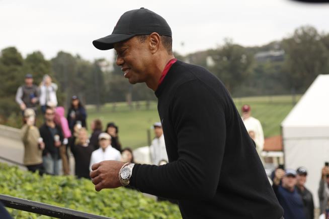After Barely Playing, Tiger Woods Wins $8M Golf Prize