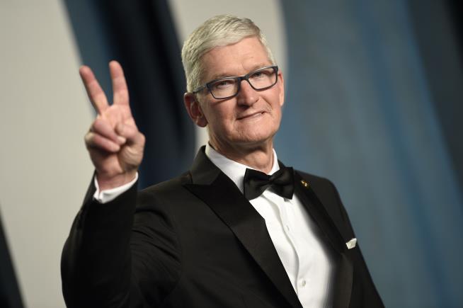 Tim Cook’s Oscar Shows Deft Moves in Hollywood