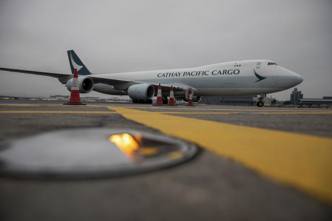 In Avoiding Russia, Cathay Pacific Will Set a Record