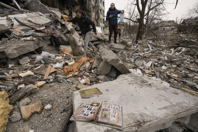 200 Civilians Presumed Dead Under Flattened Ukraine Apartments