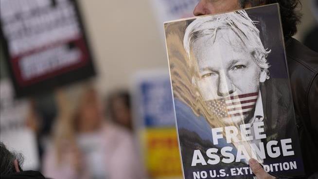 British Judge Gives Formal Approval to Assange Extradition