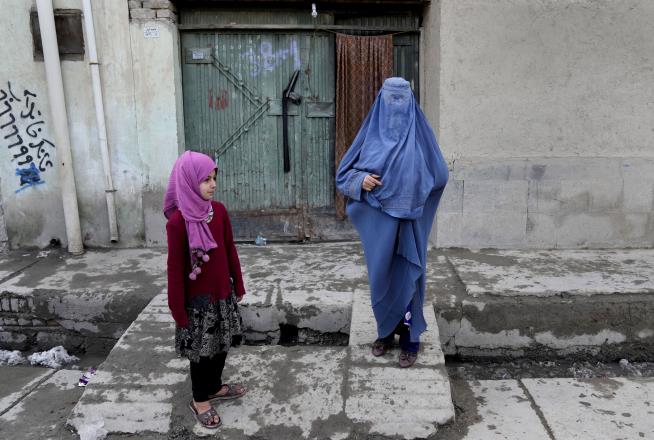 Taliban to Afghan Women: Time to Put On the Burka Again