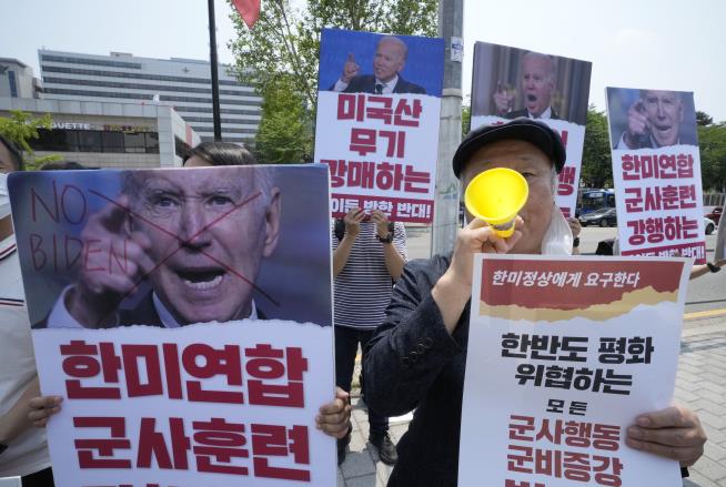 In Seoul, Biden Discusses Threat From the North
