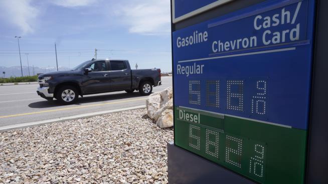 Average Price for Gas in US Hits $5 a Gallon
