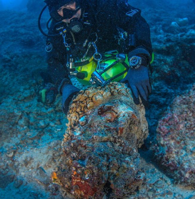 Divers Find Long-Lost Head of Hercules