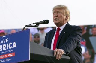 At Political Rally, Trump Hails Roe Decision