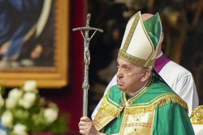 Pope Denies Rumors He's Preparing to Quit