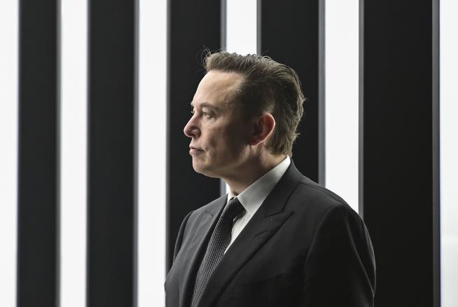'Twitter Willing to Go to War' With Musk Over Deal