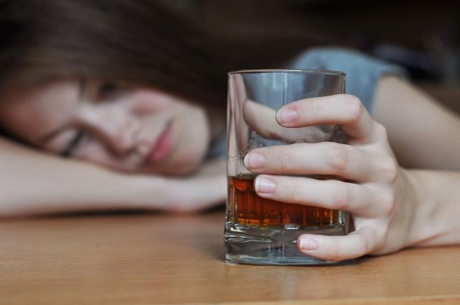 Drinking Alone in Early Life Raises Risk You Won't Stop
