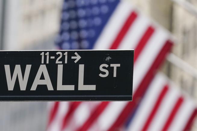 Wall Street Falls Again, as Dimon Reiterates Warning