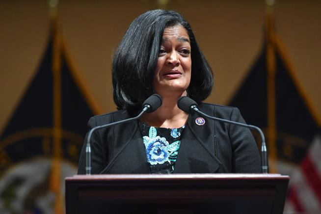 Man Accused of Threatening to Kill Rep. Jayapal Gets Out of Jail